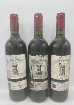 Lot 19 - 21 bottles 2005 Ch Tour St Bonnet