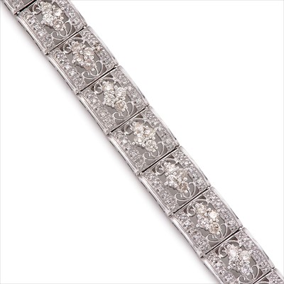 Lot 71 - A diamond bracelet.