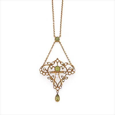Lot 88 - An early 20th century peridot and split pearl necklace.