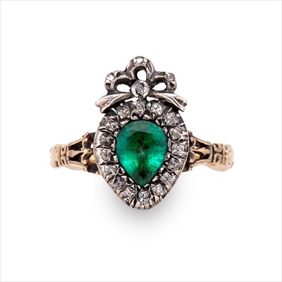 Lot 86 - A foil-back emerald and diamond heart ring.